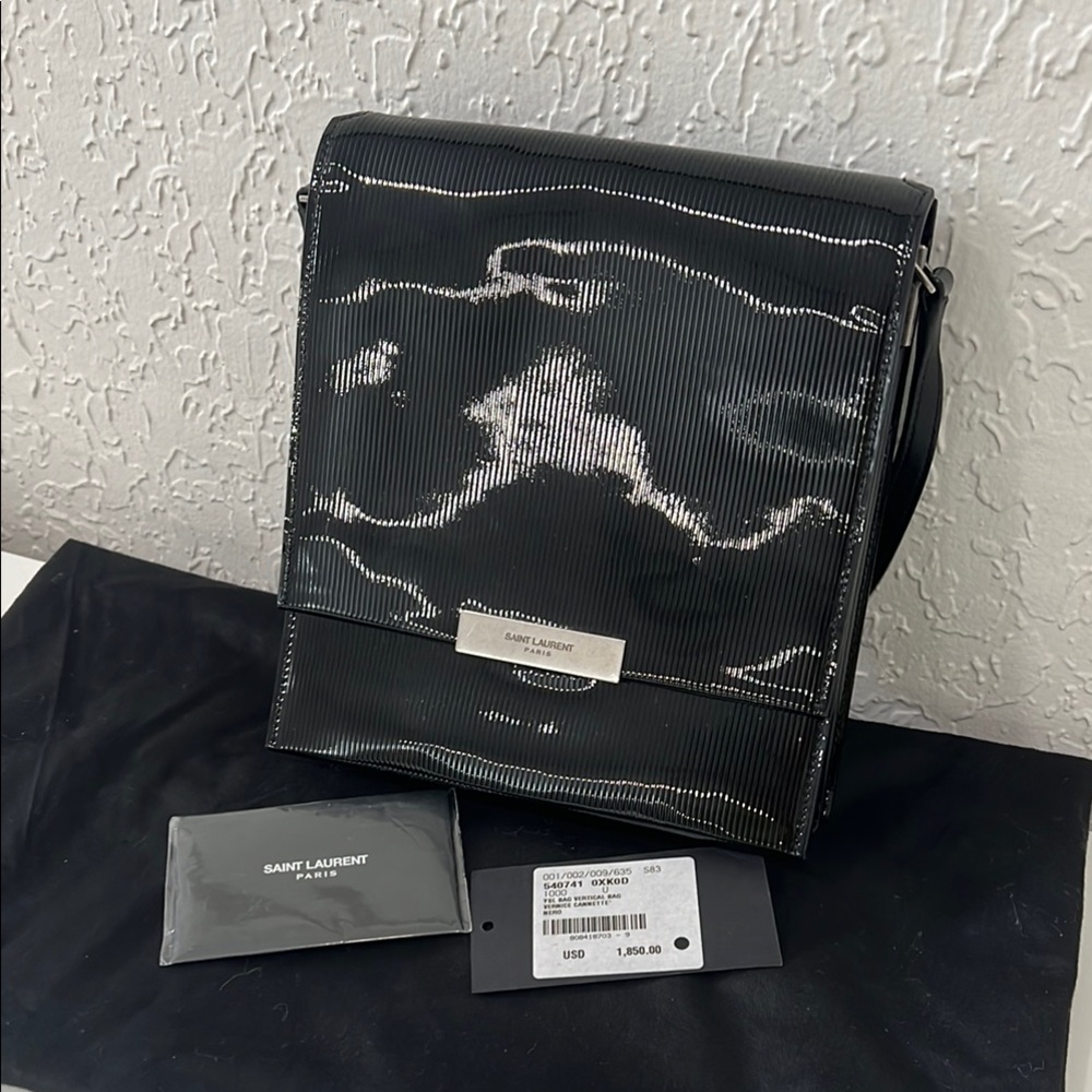 Saint Laurent Black Crossbody Bag with Sleek Design - Picture 6 of 8